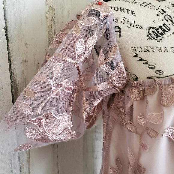 NWOT TOBI ROSE GOLD LACE OFF SHOULDER CROPPED TOP - Picture 4 of 9